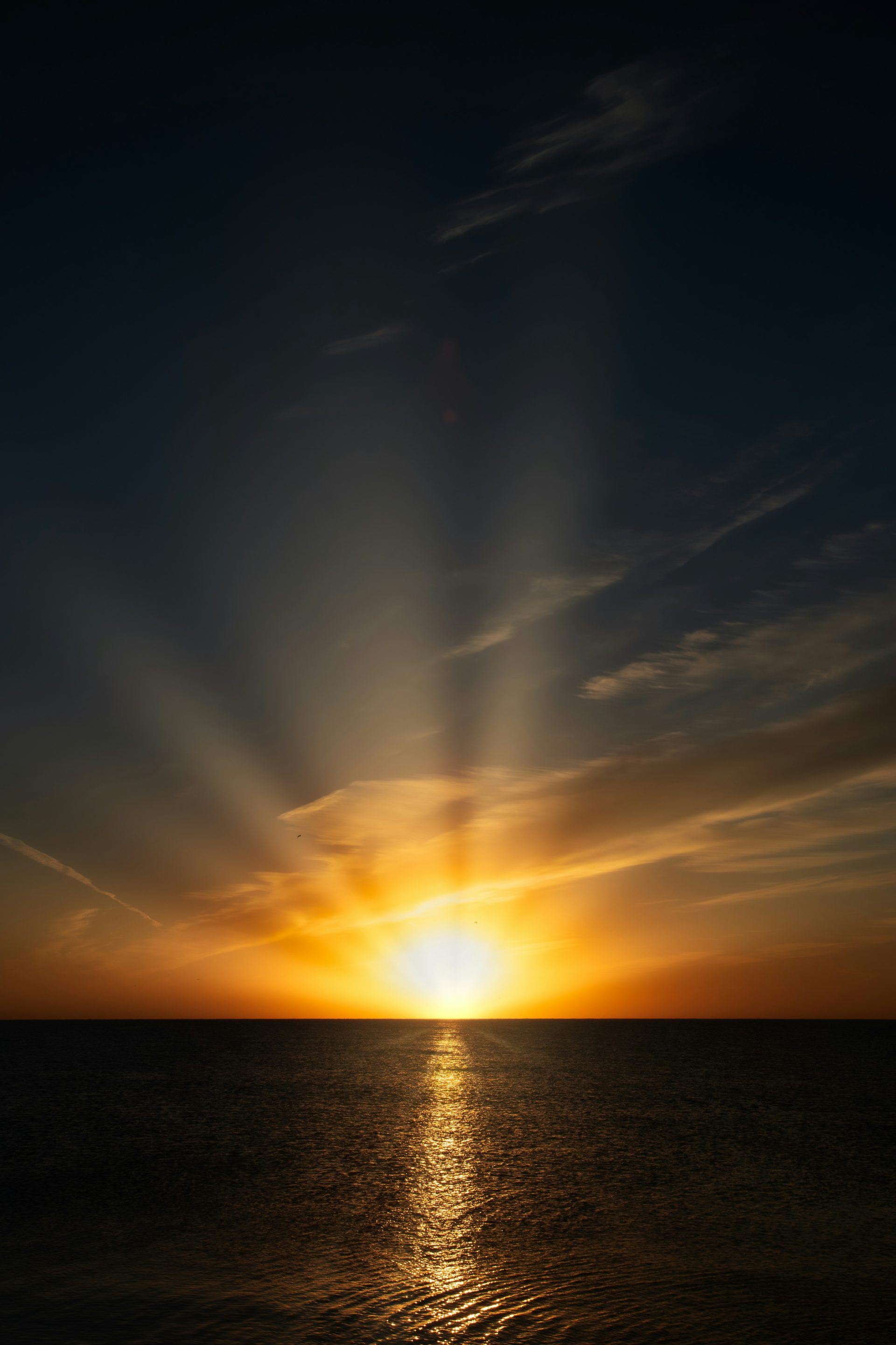 mer pendant l'heure d'or